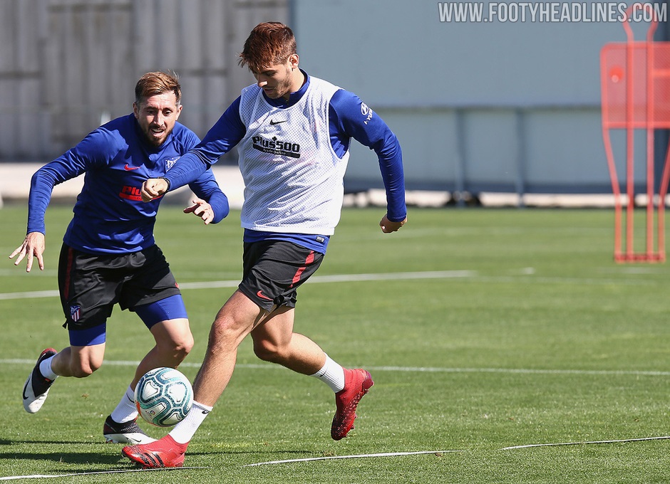 Adidas 2025 striker boots